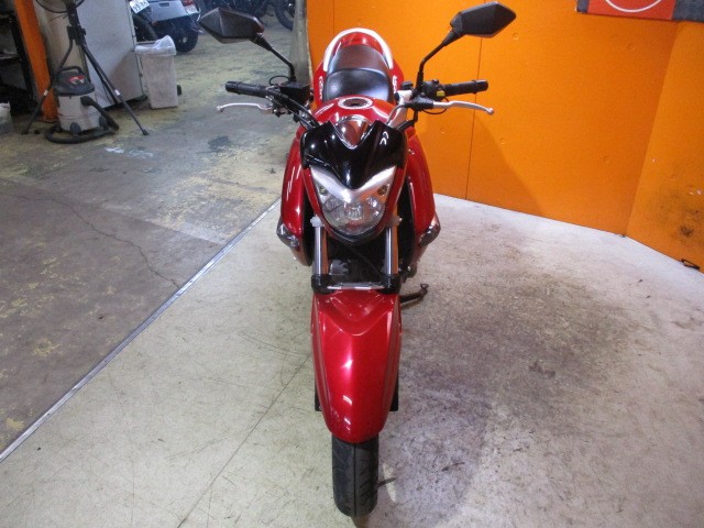 フロントから見てもこの通り状態グッド！！購入時はＬＥＤ取付工賃無料ですので是非ともこの機会に！！