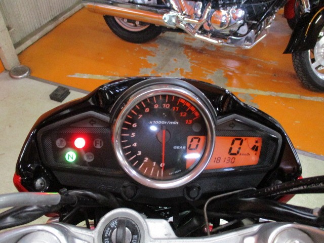 走行もまだまだの１８７３１ｋｍ！シフトインジケーター装備ですからビギナーも安心の一台！！