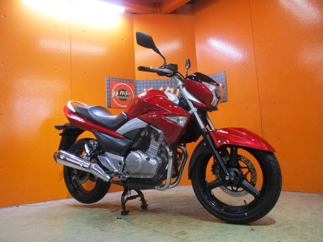 低走行の綺麗なＧＳＲ２５０が入荷！！真剣に購入を希望の方は０９０４４１８５３３２小西まで！！