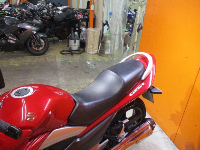 シートもこの通り破れもなければへたりもありません！当社で中古のＥＴＣも扱っていますので購入時に是非！