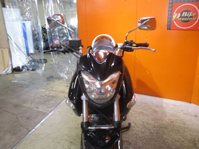 フロントから見てもこの通り状態グッド！購入時はＬＥＤ取付工賃無料ですよ！是非ともこの機会に！！