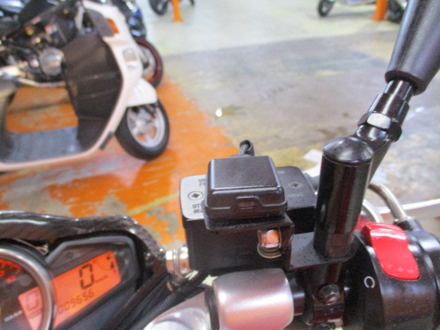 これは嬉しいオプション！高価な分離型ＥＴＣにＵＳＢ電源！さらには前後ドライブレコーダーも装備済み！！