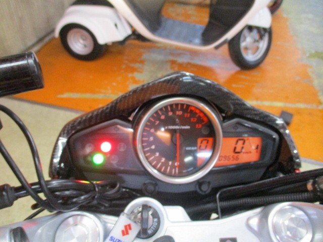 走行もびっくり低走行の９６５６ｋｍ！！ビギナーさんに乗りやすいネイキッドと聞かれればこのＧＳＲ２５０