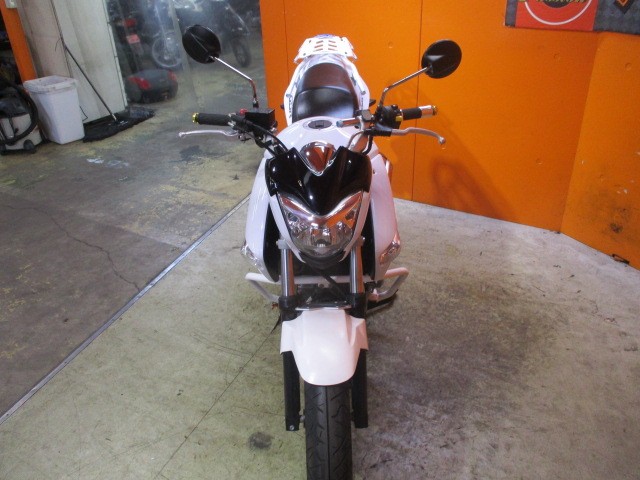 フロントから見てもこの通り状態グッド！購入時はＬＥＤ取付工賃無料！是非ともこの機会に！取り付けを！！