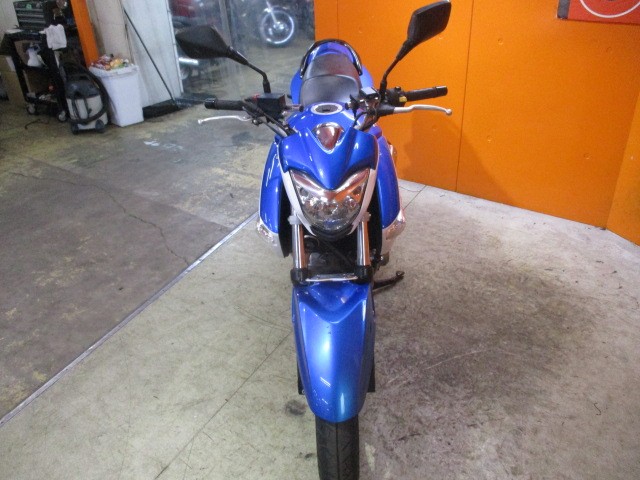 フロントから見てもこの通り状態グッド！購入時はＬＥＤ取付工賃無料！是非ともこの機会に！！