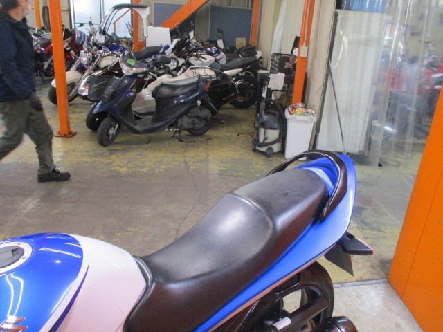 シートもこの通り破れもなければへたりもありません！来店が難しい方はお電話にて通販も可能ですよ！