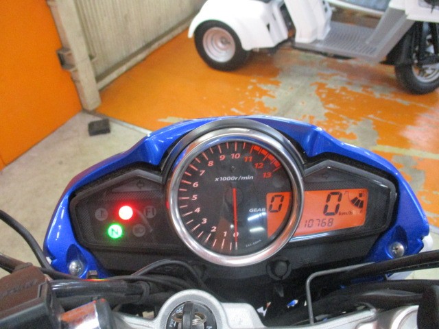 走行びっくり低走行の１０７６８ｋｍ！シフトインジケーター装備ですからこれまたビギナーも安心の一台！！