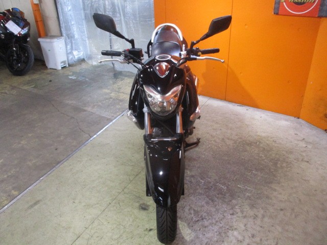 フロントから見てもこの通り状態グッド！購入時はＬＥＤ取付工賃無料ですので是非ともこの機会に！