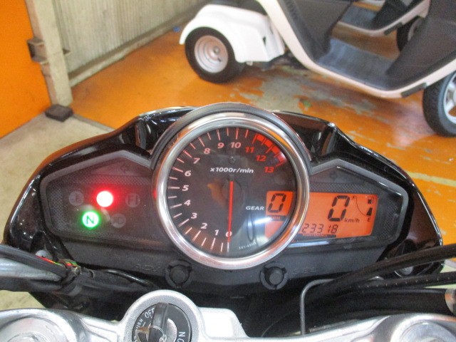 走行もまだまだの２３３１８ｋｍ！ＧＳＲ２５０は純正でシフトインジケーター装備！目でもギヤが分かる！