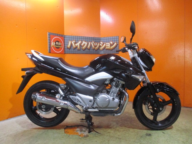 横から見てもこの通り状態状態グッド！ビギナーでも安心の純正フルノーマル車両！迫力の２本出しマフラー！