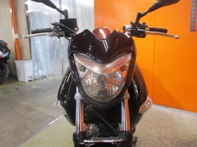 フロントから見てもこの通り状態グッド！購入時はＬＥＤ取付工賃無料ですので是非ともこの機会に！