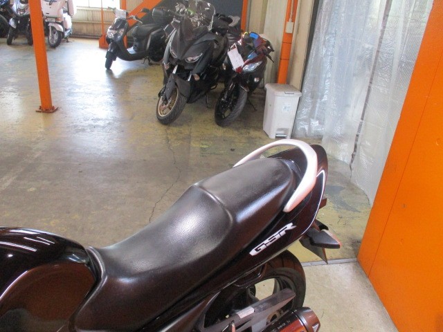 シートもこの通り破れもなければへたりもありません！来店が難しい場合にはお電話にて通販も可能ですよ！