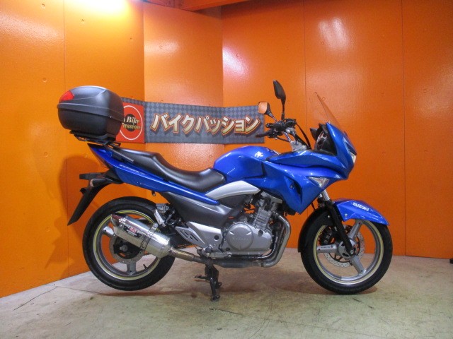 横から見てもこの通り状態グッド！！価格はお安いですが、外装もエンジンもマフラーも状態グッドな一台！！