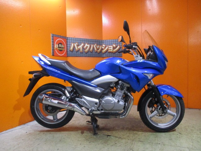 横から見てもこの通り状態グッド！！外装もエンジンもマフラーもこの綺麗な一台がこの価格はお安い！！