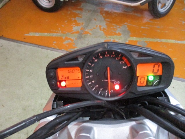 走行もびっくり低走行の１６０７５ｋｍ！！今では希少な４気筒４００ｃｃネイキッド！楽しいですよ！！