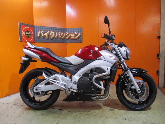 横から見てもこの通り状態グッド！キャンディソノバレッド！！エンジンガードも装備でビギナーも安心！！