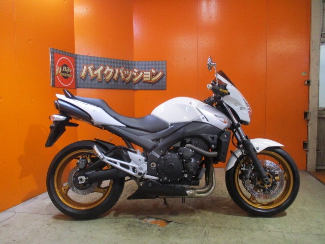 横から見てもこの通り状態グッド！４００ｃｃの４気筒エンジンは今や希少！まじでハイエンドのＧＳＲ！！