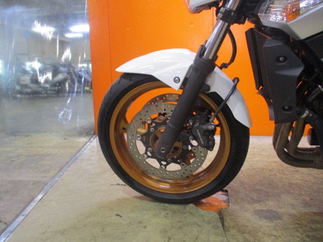 ホイールもこの通り状態グッド！ＧＳＲ４００で唯一の純正ゴールドホイールはスポーティーでかっこいい！！