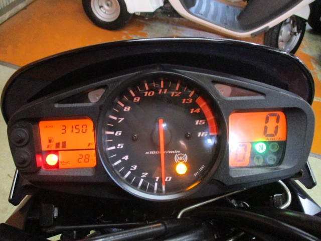 走行もまだまだの３１５０１ｋｍ！現在はほぼない４００ｃｃ気筒！レブリミット１３５００回転の高回転！！