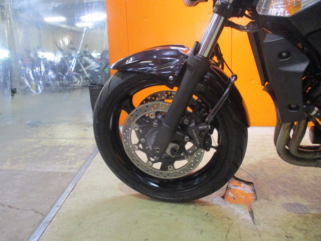 ホイールもこの通り状態グッド！フォークのアウターまでもが綺麗な一台ですよ！通販も勿論大歓迎！！