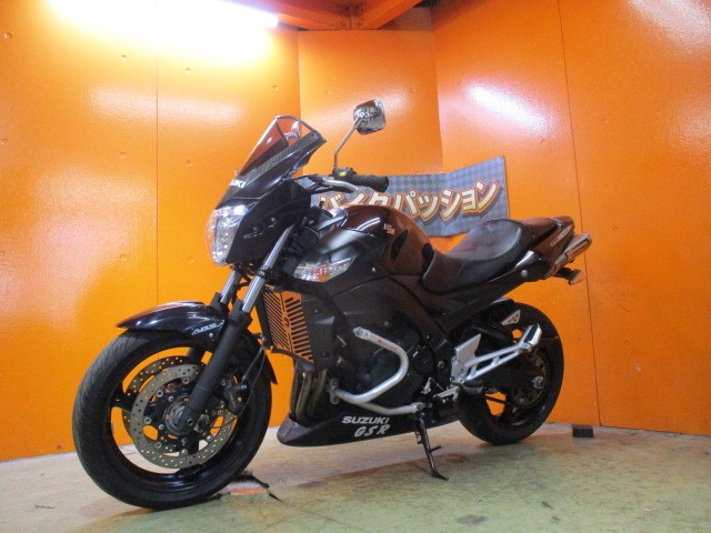 最長２４か月保証付き！！カラーも人気の高いパールネブラーブラック！しかもヨシムラ２本出し装備済み！