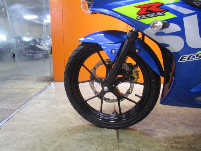 ホイールもこの通り状態グッド！フルサイズの１７インチホイールはやはり迫力満点ですよ！早い者勝ち！！