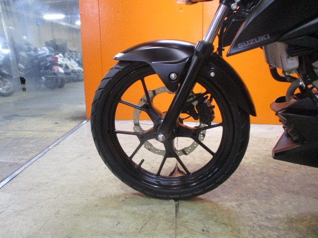 ホイールもこの通り状態グッド！！やはり１７インチホイールは迫力が違いますよね！他店追従不可能価格