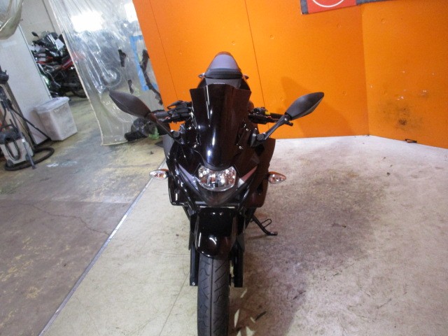 フロントから見てもこの通り状態グッド！！この迫力のフェイスに社外のスモークスクリーンはかっこいい！！