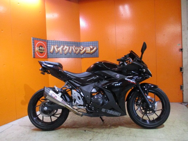 横から見てもこの通り状態グッド！！フェンダーレス済みでＲ周りもとってもすっきり！！