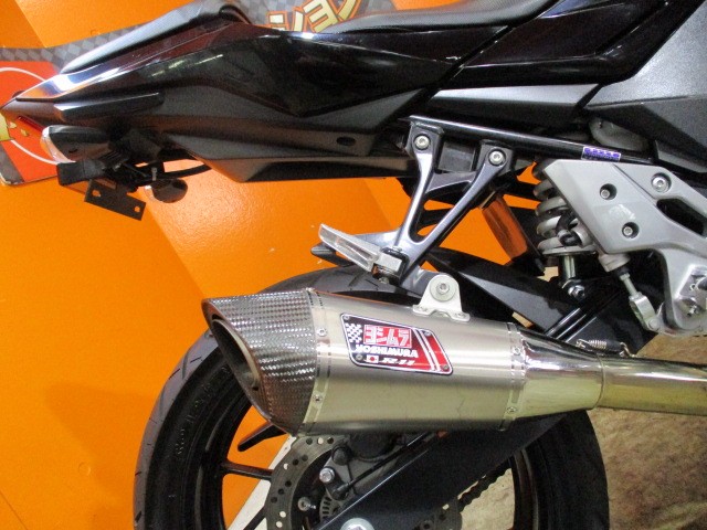 定価６１６００円の高価なヨシムラマフラー装備済み！！いい音しますよ！マフラー付きは本当に希少ですよ！