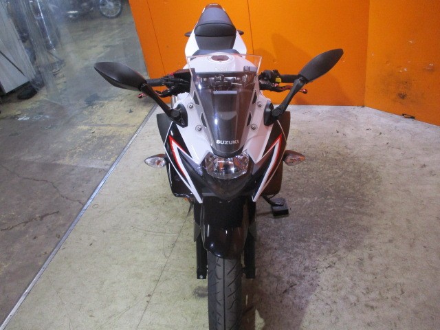 フロントから見てもこの通り状態グッド！！左右アジャスター機能付き社外レバー装備！これは高価なレバー！