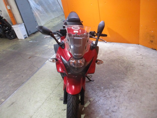 フロントから見てもこの通り状態グッド！ヘッドライトもＬＥＤにカスタム済み！とっても明るいですよ！！