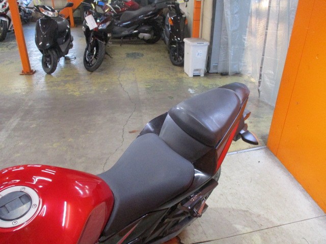 シートもこの通り破れもなければへたりもありません！来店が難しい場合にはお電話にて通販も可能ですよ！