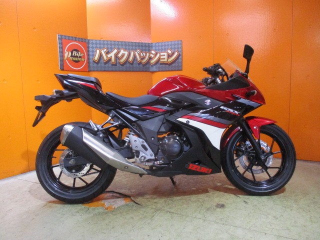 横から見てもこの通り状態状態グッド！フェンダーレスもしていない安心の純正フルノーマル車両！