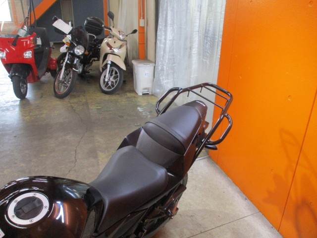 シートもこの通り破れもなければへたりもありません！あるととっても便利な社外キャリアも装備！