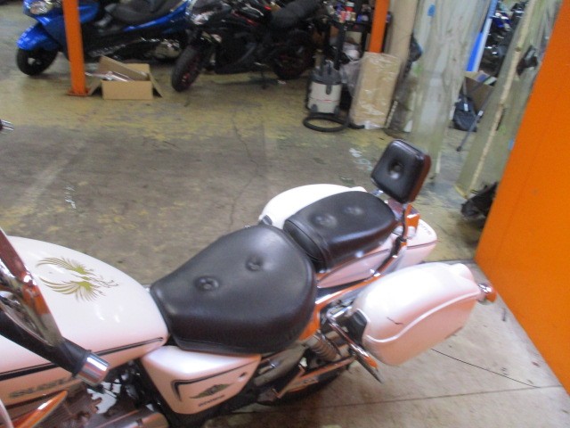 シートもこの通り破れもなければへたりもありません！バックレストも装備済み！純正オプションですよ！！