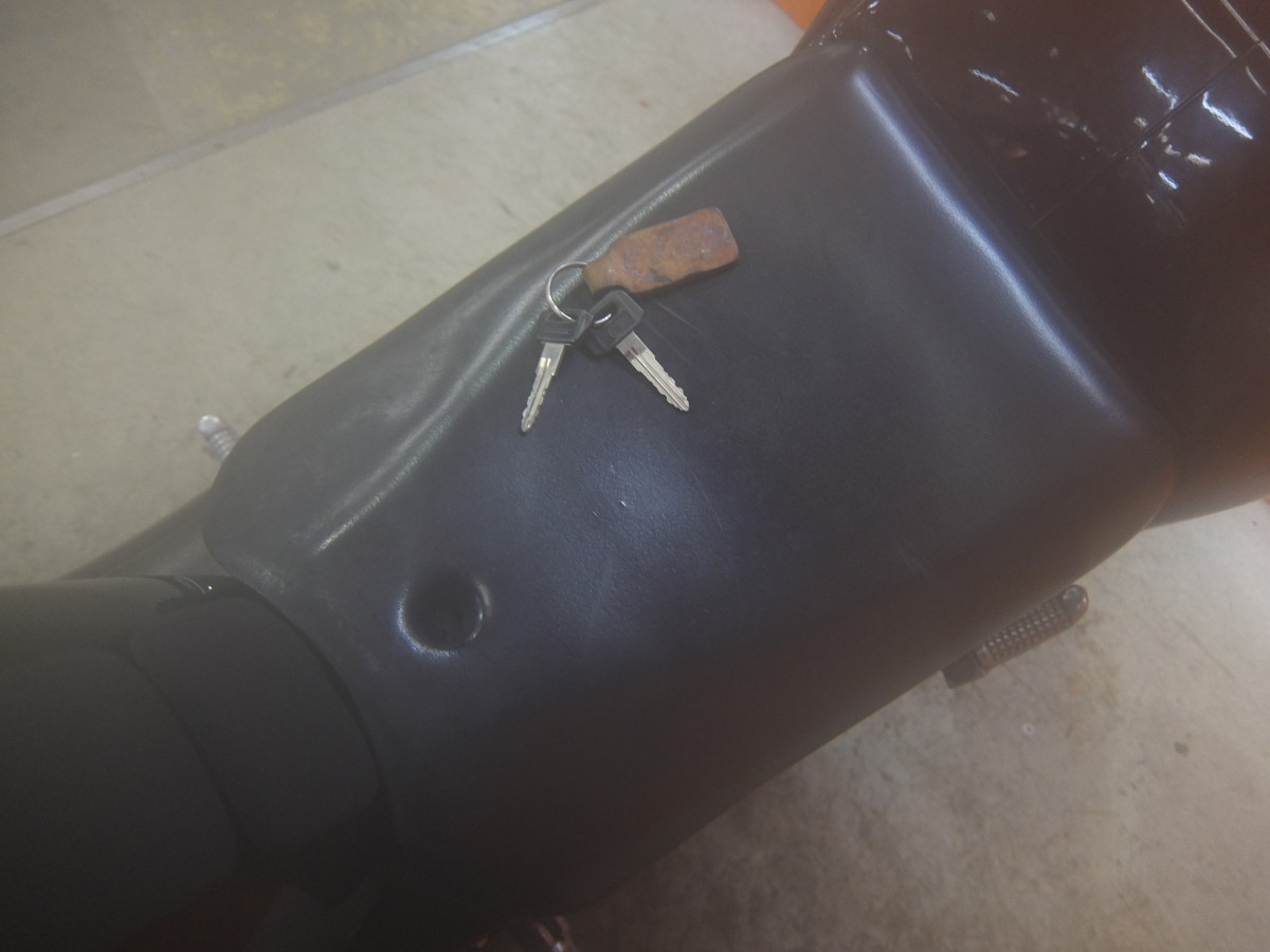 シートは破れヘタリ無くきれい！鍵は二本付きです！