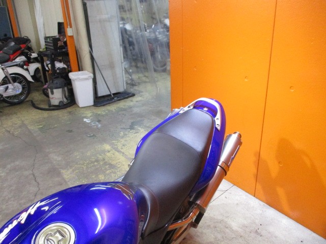 シートもこの通り破れもなければへたりもありません！来店が難しい方はお電話にて通販も可能ですよ！特選車