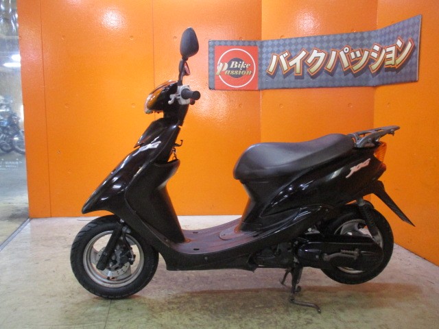 反対側もこの通り状態グッド！！２Ｓｔですから車両重量も７５ｋｇと非常に軽い車体で取り回し楽々！！