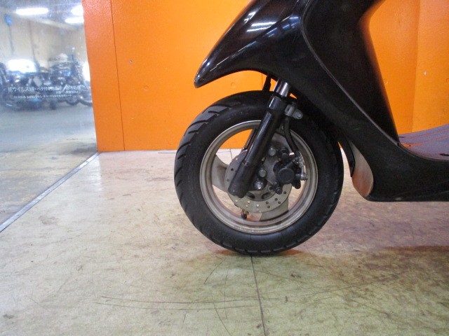 ホイールもこの通り状態グッド！！５ＳＵ６モデルのＪＯＧは純正で足回りがディスク！レーシングですよ！！