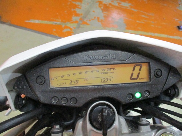 走行なんと１５９４ｋｍ！！ここまでの低走行車が当社ならこの価格！燃料消費率１Ｌ＝５３．５ｋｍの高燃費