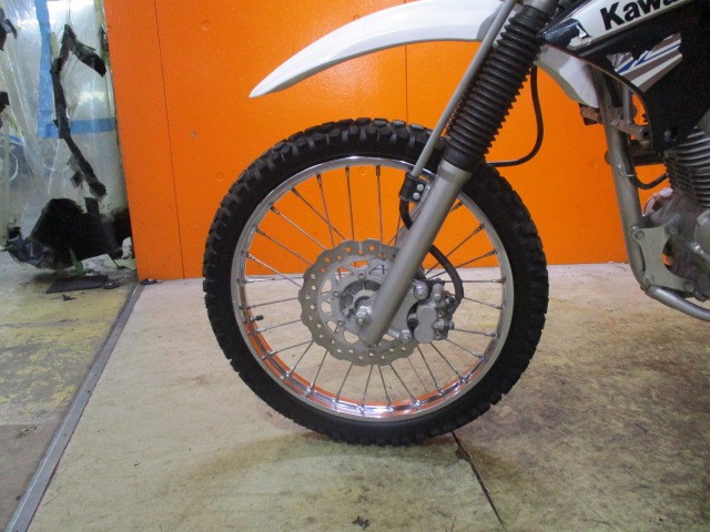 足回りもこの通り状態グッド！！フォークアウターもスポークも写真の通り綺麗ですよ！悩むのは本当に危険！