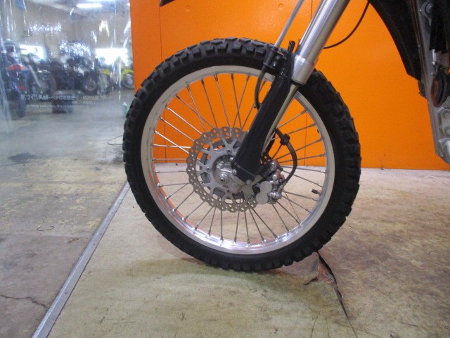 ホイールもこの通り状態グッド！！写真の通りスポークもこの通りとっても綺麗！冗談抜きの早い者勝ちの一台