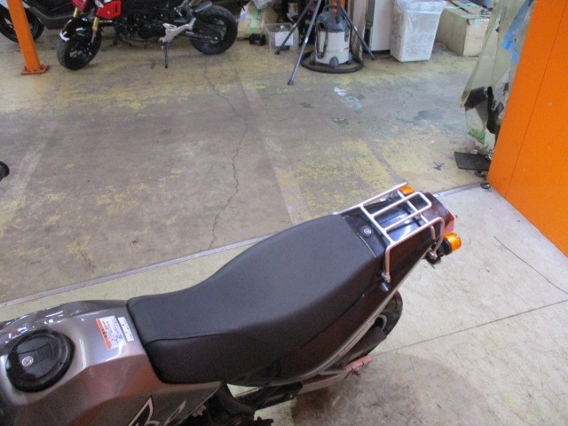 シートもこの通り破れもなければへたりもありません！！現在は非常に入手が難しい社外キャリアは嬉しい装備