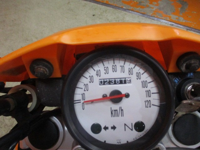 走行も２３８１ｋｍの低走行の一台！！絶版車でこの距離はびっくり低走行ですよね！！早い者勝ちの一台！！