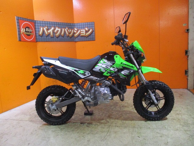 横から見てもこの通り状態グッド！！カラーもＫＳＲらしいライムグリーン！早い者勝ちの一台ですよ！！