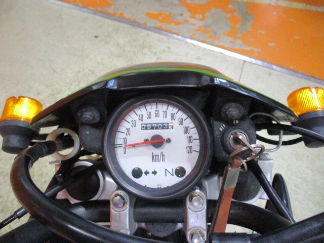 走行もびっくり低走行の９７０３ｋｍ！！燃料消費率１Ｌ＝５５ｋｍとかなりの高燃費車両ですよ！！