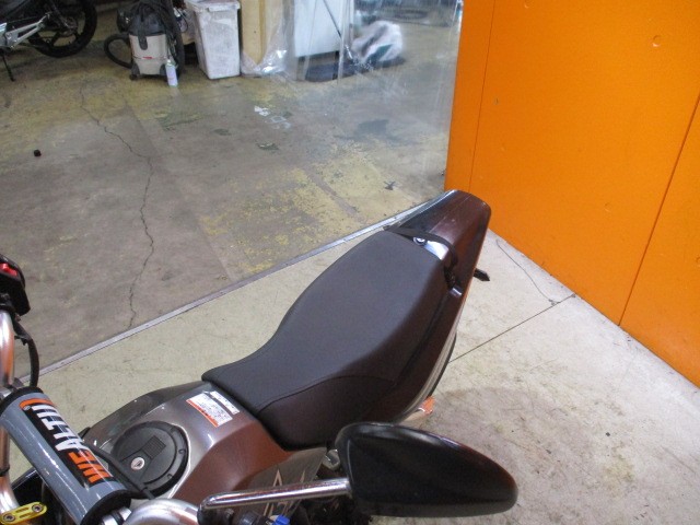 シートもこの通り破れもなければへたりもありません！ＫＳＲ１１０は一人乗りでタンデムできないので注意！