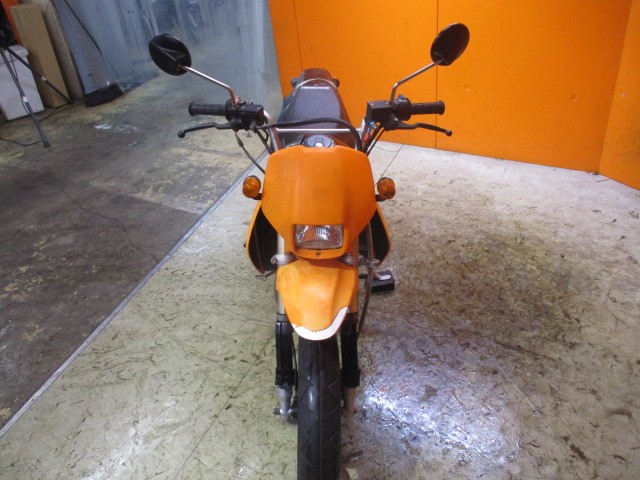 フロントから見てもこの通り状態グッド！楽しいキャブ４ＭＩＮＩといえば絶版後でもこのＫＳＲ１１０ですよ