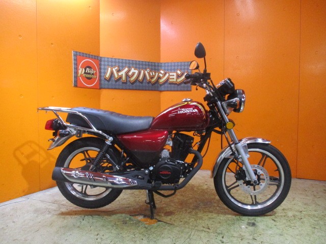 横から見てもこの通り状態グッド！２０２２年の高年式で走行も僅か８５６ｋｍでこの価格はお安い！！